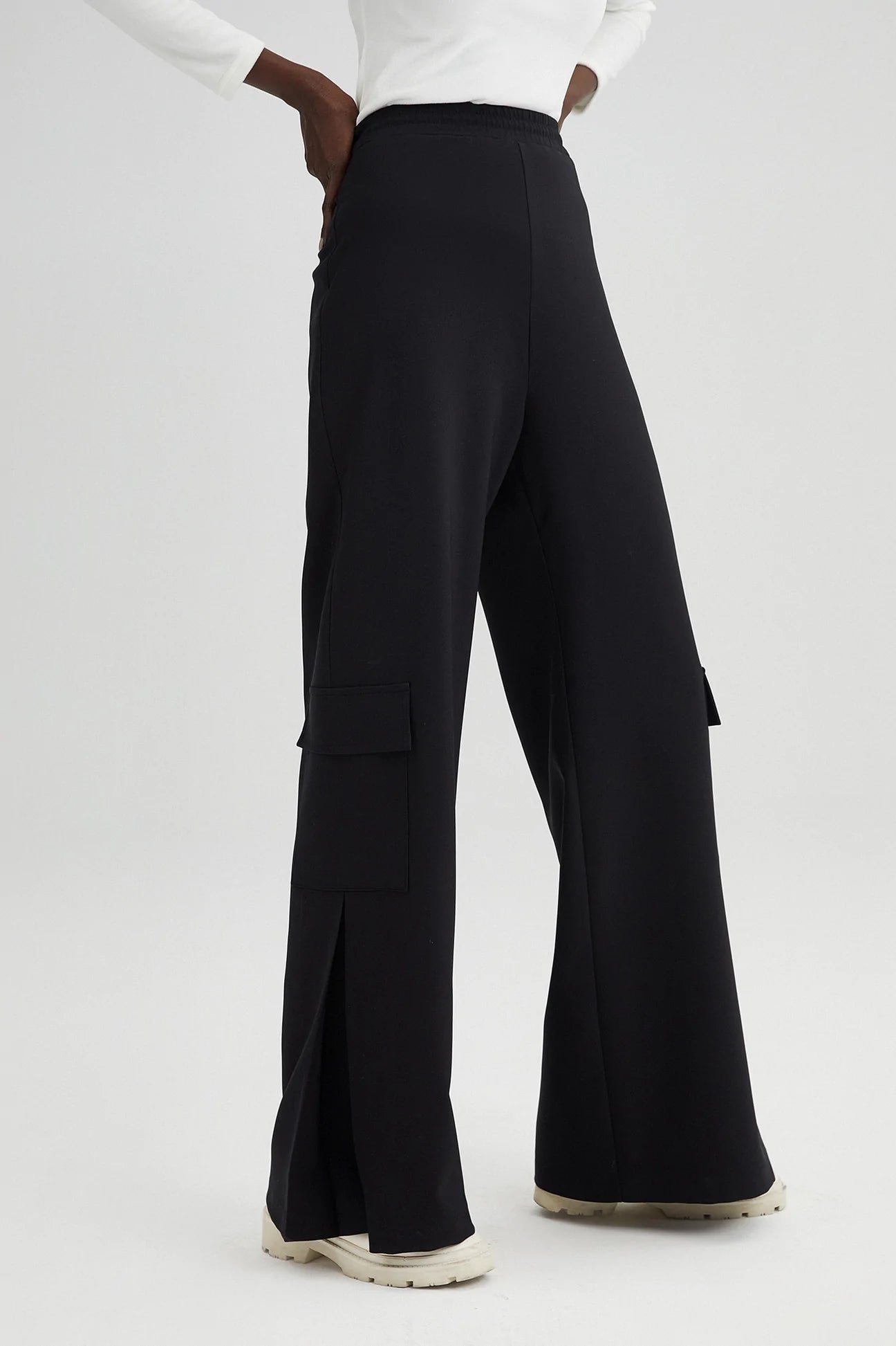 POCKET DETAILED CREPE TROUSERS
